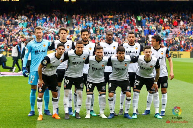 VALENCIA C. F. Temporada 2017-18. Neto, Gabriel Paulista, Garay, Kondogbia, Vezo y Parejo; Guedes, Rodrigo, Gayá, Carlos Soler y Santi Mina. F. C. BARCELONA 2 (Luis Suárez, Umtiti) VALENCIA C. F. 1 (Parejo). 14/04/2018. Campeonato de Liga de 1ª División, jornada 32. Barcelona, Nou Camp.