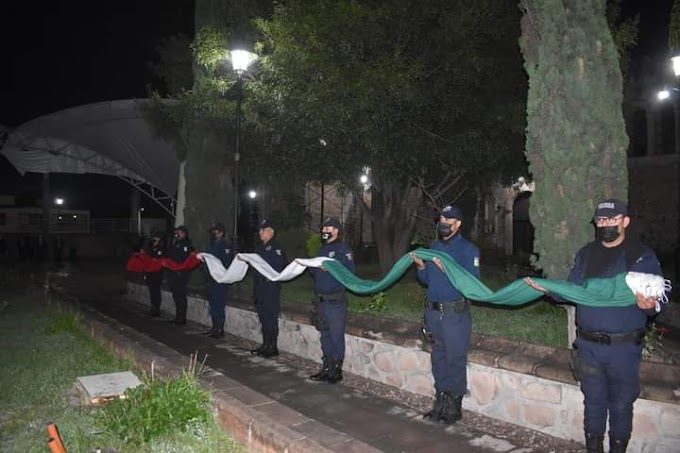 Inician mes patrio con izamiento de bandera en Valparaíso