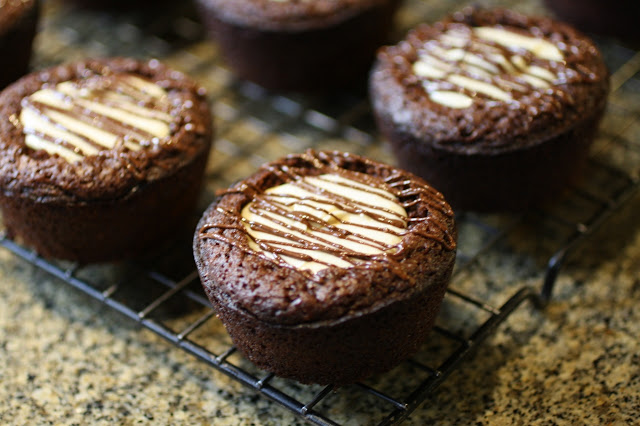 Bocaditos de brownie y chocolate / Brownie - peanut butter chocolate cups