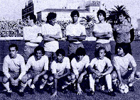 U. D. LAS PALMAS - Las Palmas de Gran Canaria, España - Temporada 1983-84 - Una recién descendida UNIÓN DEPORTIVA LAS PALMAS se clasificaba 11ª en la Liga de 2ª División, con Héctor Núñez y Germán de entrenadores. En la foto aparecen  Pérez (portero), Mayé, Roque (capitán), Julio, Javier, Gerardo, Maschiarelli, Román, Contreras, Farias y Saavedra