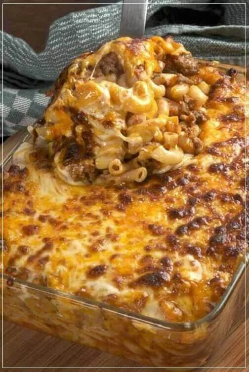 Cheesy-Hamburger-Cheesy Hamburger Casserole,Cheddar,Garlic,ground beef,macaroni noodle,mozzarella,onion,oregano,Paprika,tomatoes,Casserole,Kid Friendly,PastaCasserole