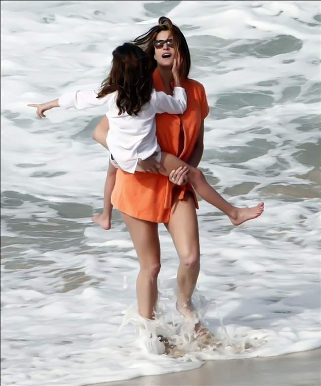 Model mama stephanie seymour and family continue their sunsoaked stay in