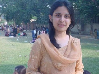 Hot Pakistani Girl Picture In City Park