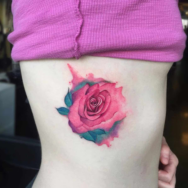 Tatuagens femininas de flores 