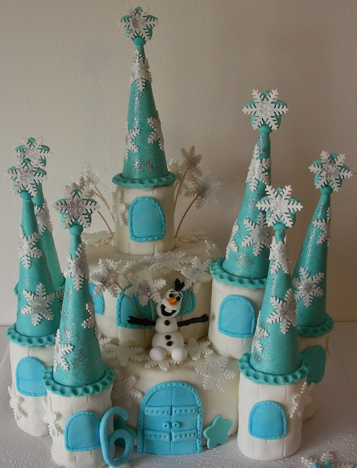 gateau chateau de la reine des neiges