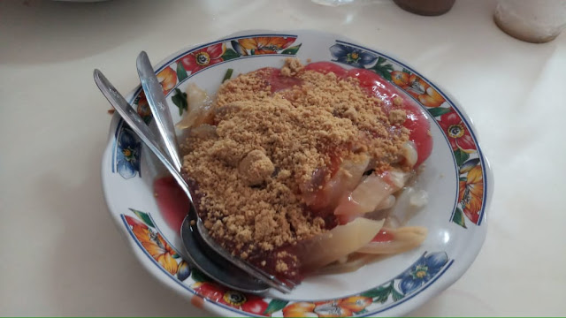 wisata di jakarta. rujak shanghai encim