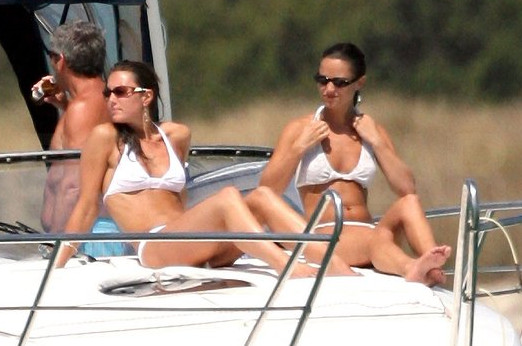 Pippa and Kate Middleton barefoot on a yacht