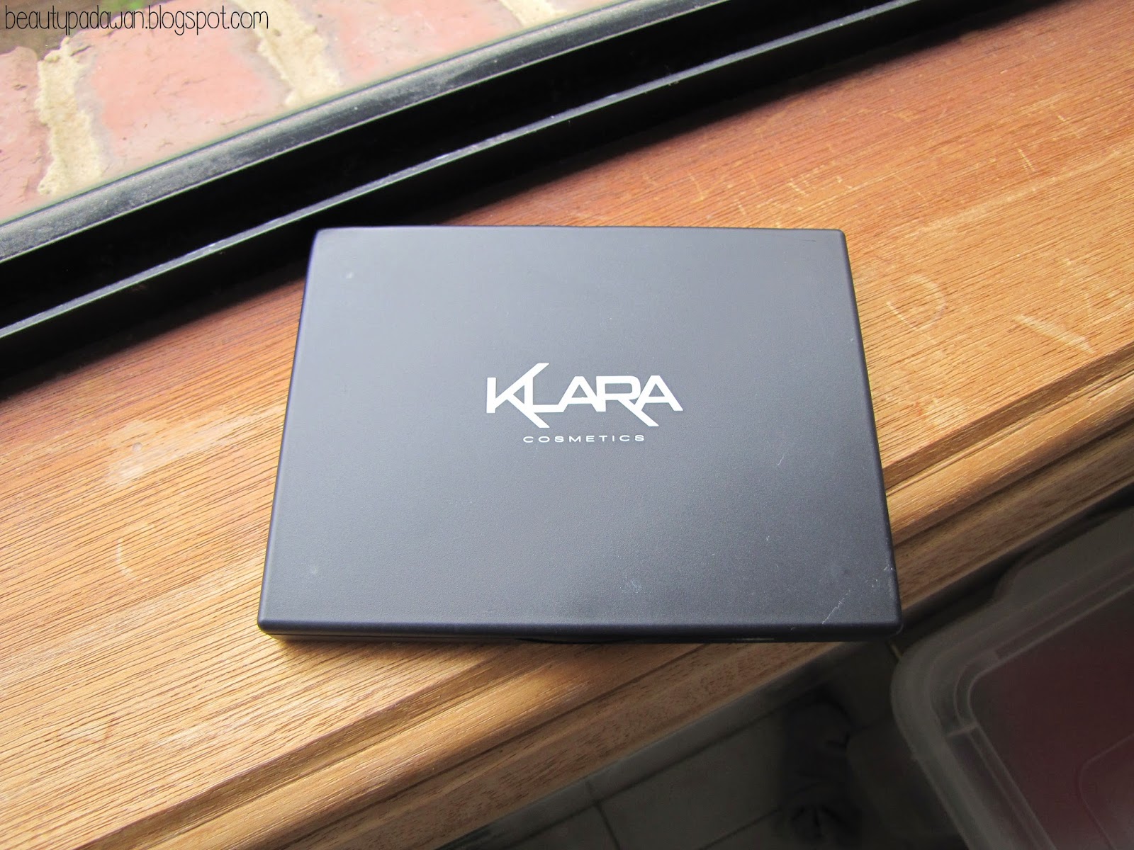 Klara Cosmetics eye shadow palette