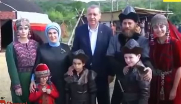 Erdogan with Ertugrul cast