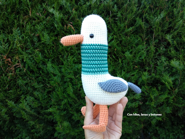 Con hilos, lanas y botones: Alberto Gaviota amigurumi (patrón de Pica Pau)