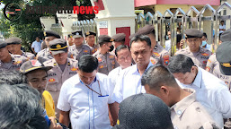 Dinilai Janggal Dalam Penerapan Pasal, PN Sampang di Gruduk Masa