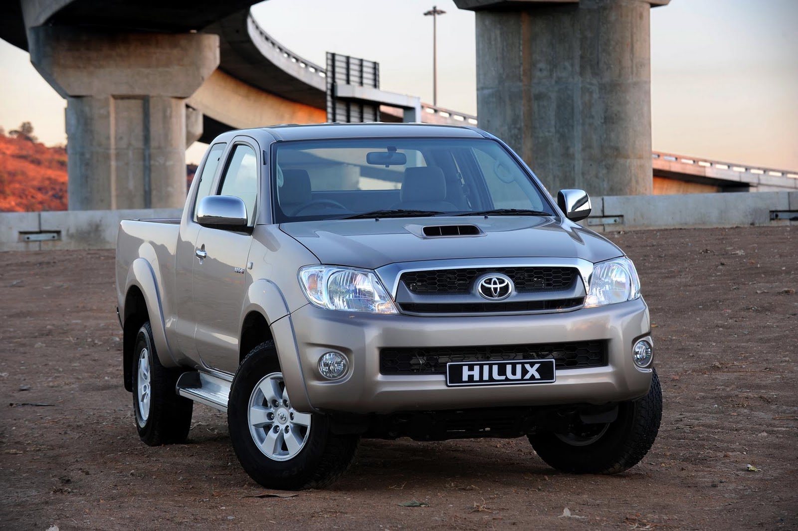 IN4RIDE: NEW HILUX XTRA CAB NOW AVAILABLE
