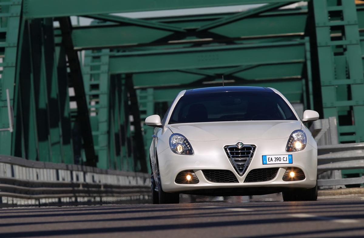 2011 Alfa Romeo Giulietta Front View