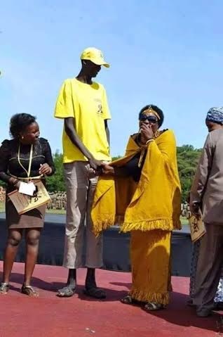  The World’s Tallest Man Found In Africa, Guinness World Records Must See This