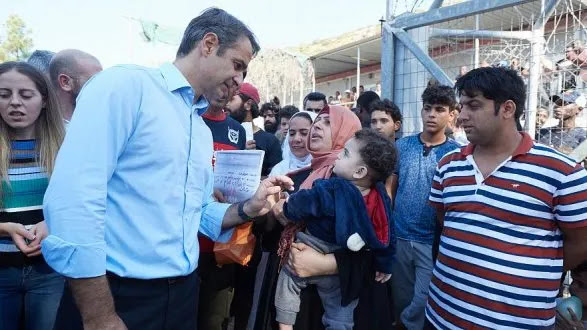 Όταν είσαι  εκτός πραγματικότητας:  Γάκης  :Η παράνομη μετανάστευσης εκθέτει σε κίνδυνο τους Έλληνες  