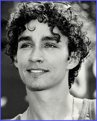 Robert Sheehan