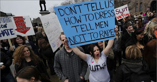 Marcha das Vadias (Slutwalk) em Toronto, Canadá - não nos diga como devemos nos vestir, diga aos homens para não estuprar