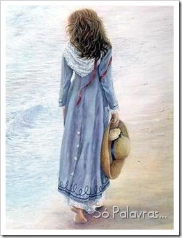 grav_mulher_andando_praia
