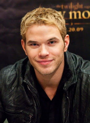 Kellan Lutz photos