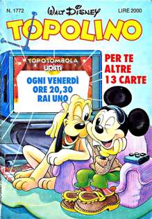 Topolino 1772 - 12 Novembre 1989 | ISSN 1120-611X | CBR 215 dpi | Settimanale | Fumetti Classici | Universo Disney
Numero volumi : IN CORSO
Topolino apparve in Italia il 30 marzo 1930, quando sul n.13 del settimanale torinese Illustrazione del Popolo, diretto da Lorenzo Gigli, fu pubblicata la prima striscia disegnata da Ub Iwerks e intitolata Le avventure di Topolino nella giungla. Due anni dopo si ha il primo libro illustrato italiano con le sue immagini: Sua Altezza Reale il Principe Codarello e, poco più tardi, il 31 dicembre 1932, esce il primo numero di Topolino in formato giornale, edito da Nerbini.
Sulla falsariga del celebre Corriere dei Piccoli, anche Topolino si presentava ai lettori con periodicità settimanale e si apriva con una breve storia in cui le didascalie sono scritte in rima e realizzata da Giove Toppi, che divenne quindi il primo autore Disney italiano. Sul settimanale della Nerbini, comunque, trovano spazio soprattutto le strisce e le tavole realizzate da Floyd Gottfredson. In queste storie vengono anche introdotte delle didascalie in rima, scritte dal primo direttore della rivista, Paolo Lorenzini (detto Collodi Nipote in quanto nipote di Carlo Collodi), e viene anche assegnato il nome definitivo alla spalla di Topolino, ovvero quel Pippo un po' lunatico e un po' svampito che sui libri della Salani veniva ancora chiamato Medoro.
Nerbini non si era assicurato correttamente i diritti di pubblicazione: quando aveva varato la sua rivista, infatti, si era rivolto al Consorzio Cinematografico E.I.A., il distributore dei cortometraggi di Topolino, quando in realtà i diritti per le riviste erano stati dati in mano al giornalista Guglielmo Emanuel dallo stesso Disney. Per cui, per un paio di numeri, la testata passò da Topolino a Topo Lino, per poi riprendere la nota testata con il n.7. Il Topolino Giornale era formato da otto pagine e non conteneva solo storie a fumetti Disney ma anche storie non-Disney che anzi erano di solito la maggioranza delle storie presenti in un numero.
Il numero 137 del Topolino Giornale, dell'11 agosto 1935, segna il passaggio di consegne da Nerbini alla Mondadori. Il fascismo, tuttavia, causò dei problemi al giornale. Dal 1938, il Min.Cul.Pop. (Ministero della Cultura Popolare) impone alla stampa di non editare più i protagonisti del fumetto popolare americano. Il solo Topolino è risparmiato, e così il suo logo e il suo personaggio possono continuare ad esistere nelle edicole italiane, ma in piena seconda guerra mondiale, a partire dal n.476 del 27 gennaio 1942, anche il settimanale è costretto a cedere alle restrizioni. Lo sostituisce Tuffolino, un ragazzetto dalle medesime caratteristiche fisiche, disegnato dal grande illustratore Pierlorenzo De Vita. Con la fine del fascismo, le avventure di Topolino poterono di nuovo essere pubblicate.
Alla fine degli anni quaranta, però, i giornali a fumetti che pubblicavano storie a puntate di non più di due tavole ad episodio erano irrimediabilmente in crisi, e così lo stesso Topolino, le cui vendite erano di gran lunga calate rispetto al periodo d'oro. Mondadori, però, non poteva rinunciare alla rivista da edicola per non perdere i ricchi diritti delle pubblicazioni da libreria, così decise un doloroso ma necessario cambio di formato e periodicità. Nel 1949 nasce così il periodico a fumetti Topolino formato libretto, all'inizio con cadenza mensile, quindi quindicinale e, infine, settimanale, fino a giungere a oggi al suo sessantesimo anniversario e con oltre 3000 numeri usciti, ricchi di storie tra le più famose, con autori da Carl Barks a Romano Scarpa, da Floyd Gottfredson a Giovan Battista Carpi e così via.