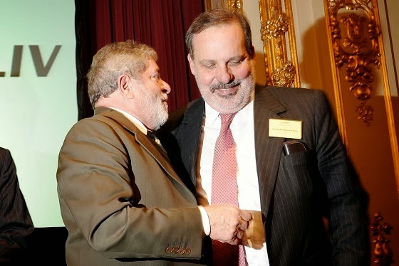 Lula autoriza entrega de cargos do PT e dá sinal verde para Armando Monteiro