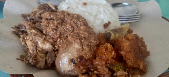 Warung Gudeg Mbok Slamet Jetis,Murah Tapi Nagih 