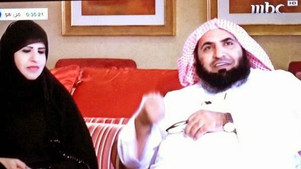 DAAWO: Sheekh Sacuudi ah oo TV ka sheegay arrin Muslimiinta caro gelisay, xaaskiisana daliil ka dhigtay