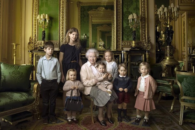 İngiltere Kraliçesi İkinci Elizabeth ve 90 yaş pozları