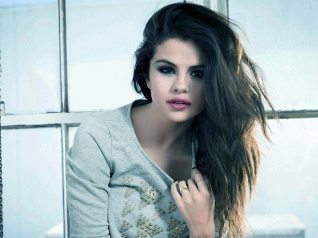 Selena Gomez  Spicy Pics