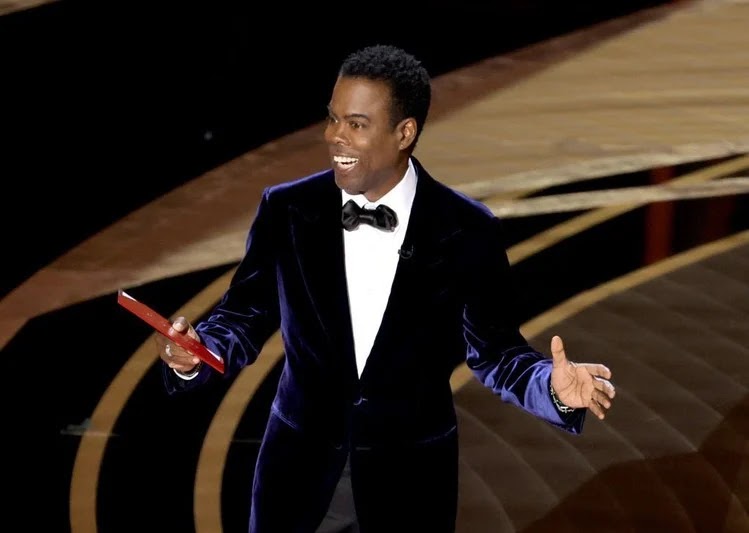 "Chris Rock" achieves huge financial gains after the slap of "Will Smith" .. Oprah Winfrey Will Smith's slap to the Oscars presenter, Chris Rock, gave him huge financial gains and an unexpected fortune.  And the British newspaper pointed out that the comedian received an tempting offer from the famous American broadcaster “Oprah Winfrey”, without revealing its value, especially with the competition of many program producers to win an exclusive meeting with “Rock” to reveal the details of the sudden slap in the hand. Will Smith, against the backdrop of his mockery of Jayda Smith after she suffered from alopecia areata, which prompted her to shave her hair completely.  According to the newspaper, "Rock" may receive two million pounds ($2.62 million) just for appearing on the screens of an American channel.  In a related context, Hollywood star Will Smith resigned from the Hollywood Academy of Motion Picture Arts and Sciences after he slapped the party presenter.  Smith indicated, in an official statement, that his resignation came after he betrayed the confidence of the Academy and deprived the nominees and winners of the Oscars from celebrating their exceptional work.