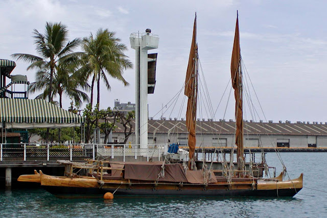 Фотография копии полинезийского каноэ Hawai'iloa