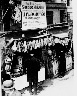 Marchand de salaisons du quartier de la Roquette à Paris