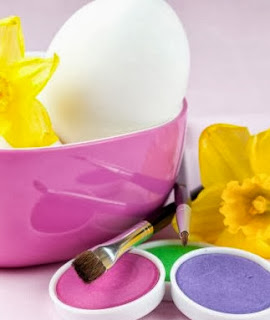 http://www.hogarutil.com/decoracion/manualidades/otros/201204/como-pintar-huevos-pascua-colores-14852.html