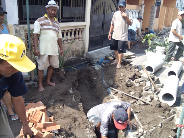 Foto Gotong Royong Pembangunan Saluran Air  FOTO GOTONG ROYONG PEMBANGUNAN SALURAN AIR