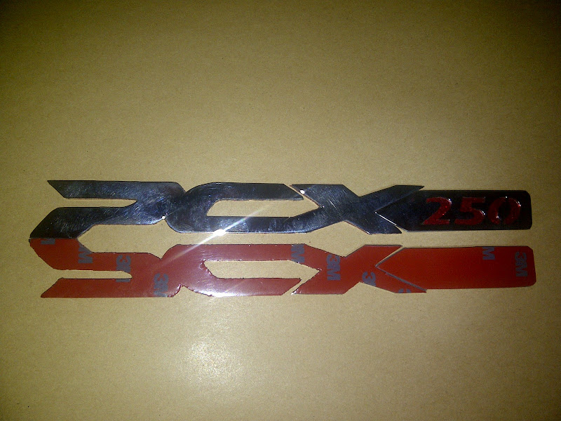 EMBLEM PCX250 title=