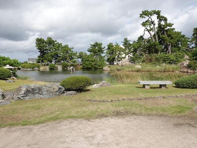 湊山公園の日本庭園