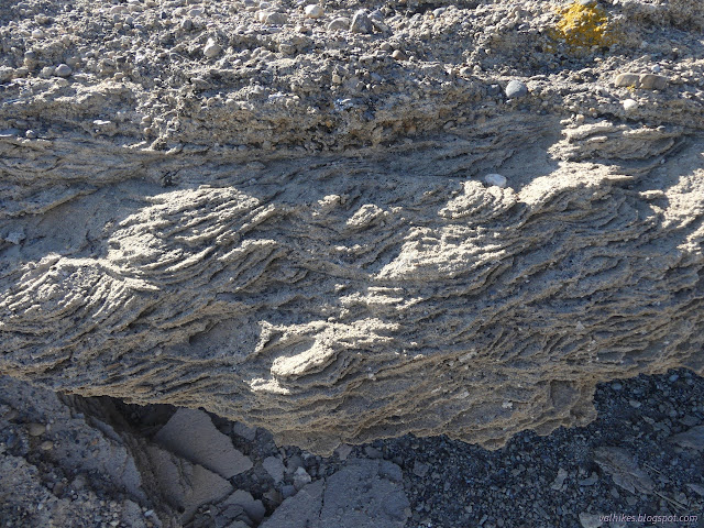 09: layered rock chunks