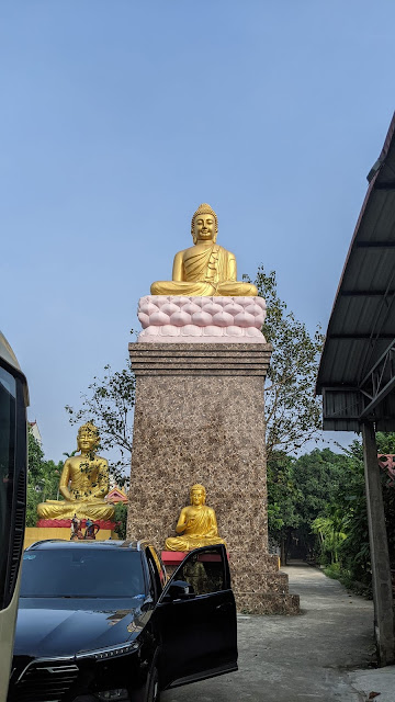 VÔ DUYÊN  Phật tâm vô lượng. Phật lực vô biên. Phật trí vô cùng. Không thể độ người vô duyên.  Chỉ một chữ “vô duyên” là nó chấp hết. Nó chấp hết, vô lượng vô biên, vô cùng gì đó dẹp hết, chỉ có vô duyên là không ai độ được mình hết. Nhớ nha. -Sư Giác Nguyên giảng. Ghi chép Pháp đàm 09/10/22  Kalama Journal  tri ân cô Hồ Thị Vui ghi bài. Ghi chú: 155