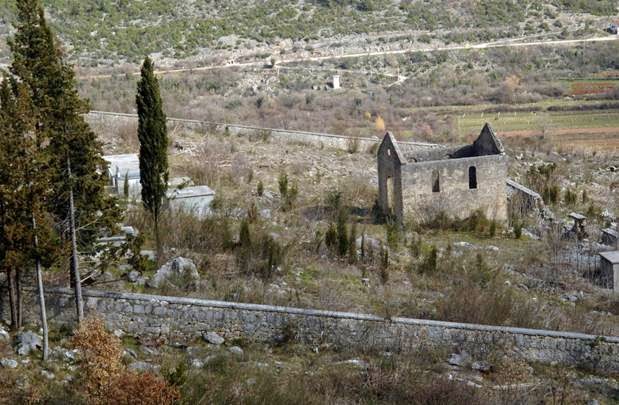 Ured Ministarstva branitelja ne dopušta pokop Ljubušaka masakriranih na Novom groblju u Vrgorcu!