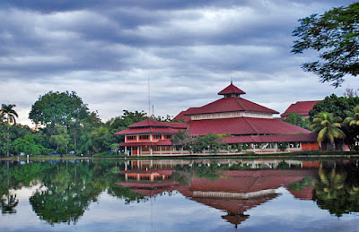 Pemilihan International University Di Indonesia