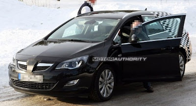 2011 2012 Opel Astra Sports Tourer Wagon