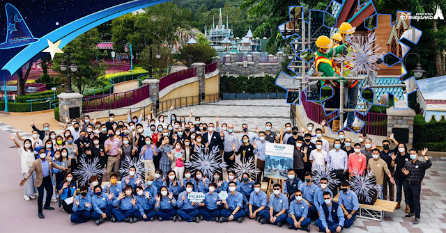 #FirstLookFromHKDL, Disney, HKDL, 香港迪士尼樂園 透過各大官方渠道分享「魔雪奇緣世界」（World of Frozen）主題園區的「冰雪魔法簽名時刻」, Ice Magic Signing Moment, Hong Kong Disneyland