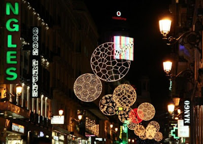 Fotografía de las luces que decoran las calles de Madrid