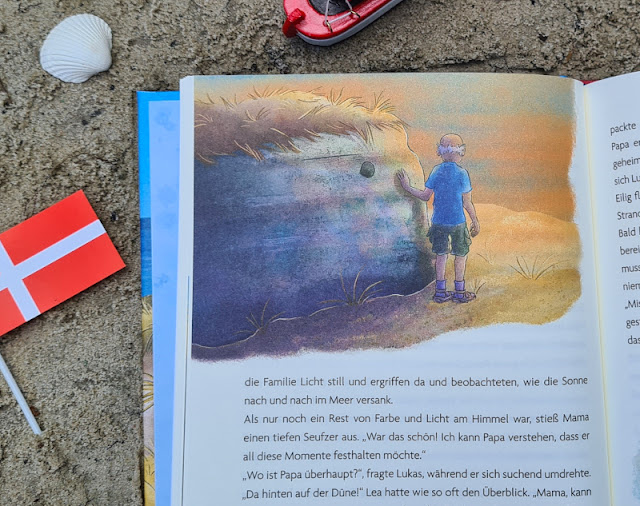 Mein Dänemark-Kinderbuch: Sommer an der dänischen Nordsee. Der geheimnisvolle Bunker. Im Buch spielt ein Bunker aus der Zeit des Zweiten Weltkriegs eine entscheidende Rolle, ebenso wie die deutsch-dänische Geschichte.