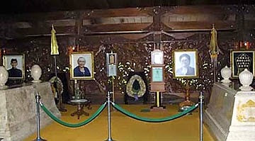 Ziarah ke Makam Mantan Presiden Soeharto di Astana Giribangun