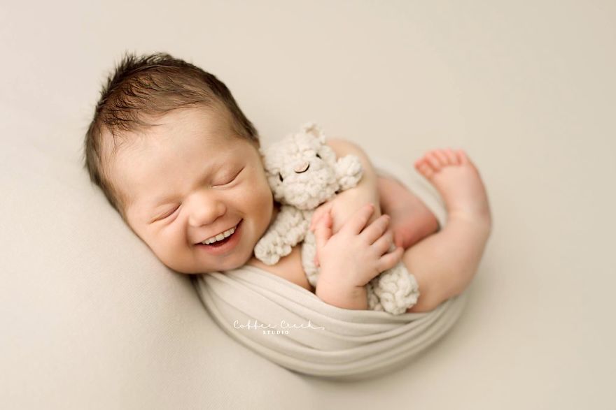 Photographer Adds Smiles On Professional Baby Pictures And It’s Hilarious