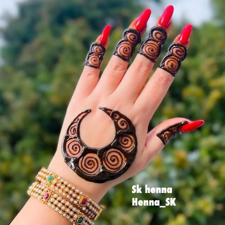 Simple mehedi design Pictures for girls