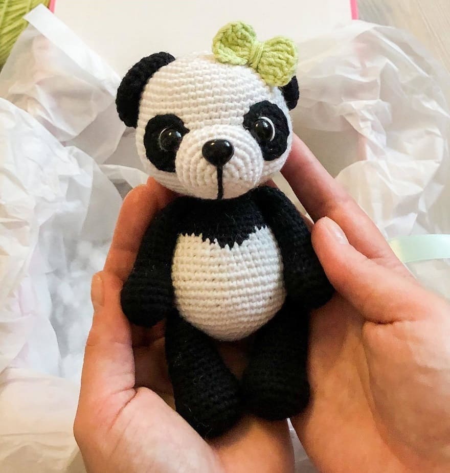 Crochet panda amigurumi