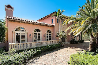 Foto del interior de una mansion al lado del mar en el area metropolitana de Miami