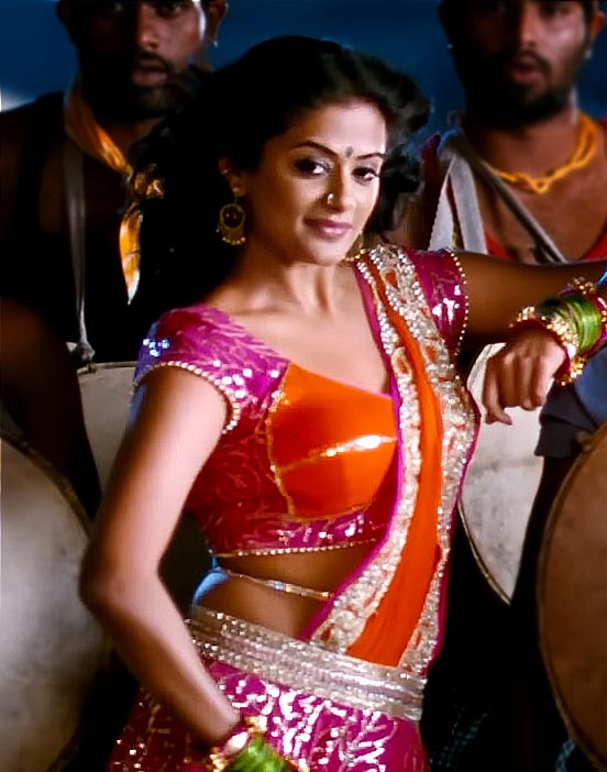 priyamani navel chain saree hot south indian actress